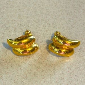 Vintage JS gold tone screw clip earrings (702)